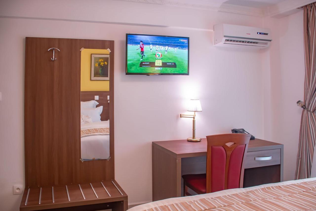 Faya Hotel Douala Exterior photo