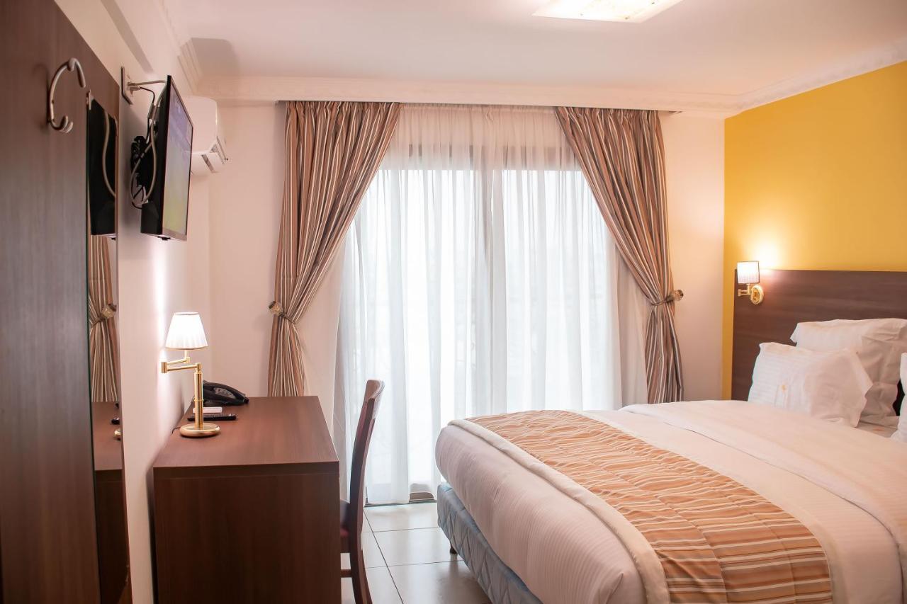 Faya Hotel Douala Exterior photo